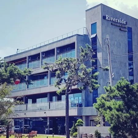 Gijang Riverside Pension Отели рядом с достопримечательностью «Станция метро Jwacheon»