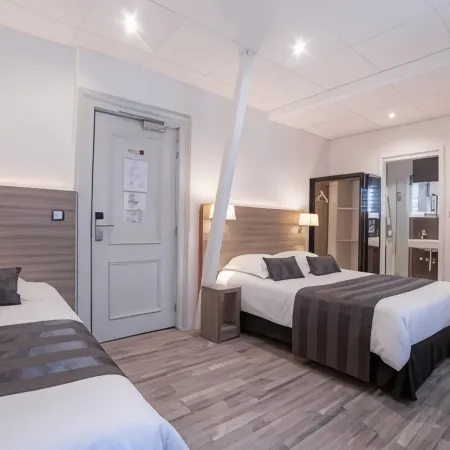 Hôtel le Grillon Отели рядом с достопримечательностью «Музей модернистского и современного искусства»