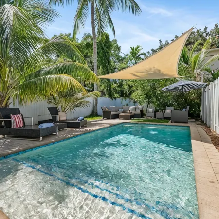 Poolside Sanctuary 4B 4B Heated Pool ,Jacuzzi 1Gb Internet.