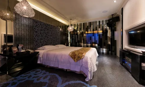 Refinement Motel