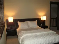 Luxury Condo, Private Hot Tub, Perfectly Located