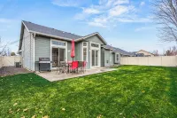 NEW!  Modern Meridian vacation home - Foosball, Air Hockey, Steps from POOL