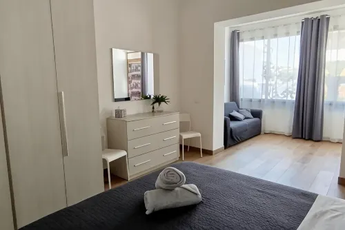 2 minutes from the sea and all services. 9 minutes by car from the airport