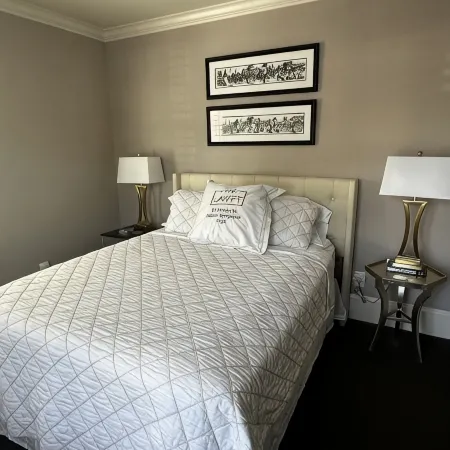 Spacious living in Historic Georgetown with shops, dining, museums steps away!