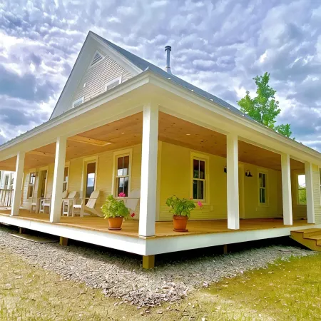 Boutique Country Vermont Farmhouse Fully Remodeled Отели в г. Аддисон