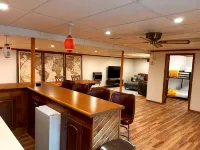 Papas Pool House: Secluded Pool and Hot Tub Retreat - 4-Star