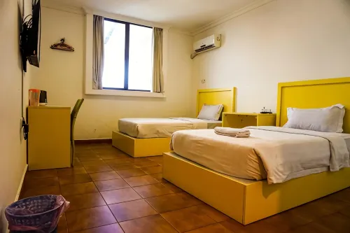Y Hotel