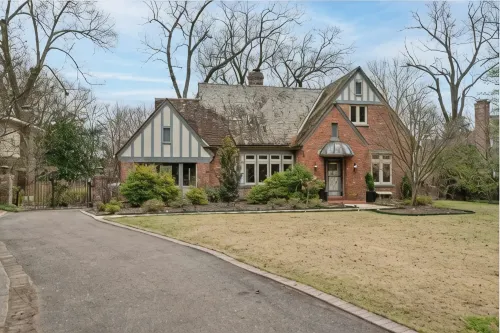 Stunning 3 bed, 3 bath house [sleeps 8] in Midtown, 2min drive to Rhodes College