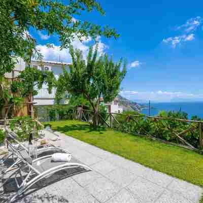 Mariantonietta House: bright colorful rooms, overlooking the vast sea Hotel Exterior
