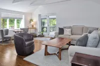 Charming Home with Fireplace and Indoor Pool in Sharon, CT - Wifi