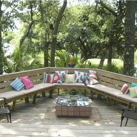 Romantic, cozy cottage nestled amongst live oaks & palms, a block from beach.