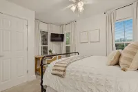 Downtown Ocean Springs Cottage with Golf Cart for Rent - Country Houses