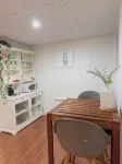 9 minutes from the airport cozy basement - บังกะโล