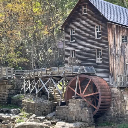 2Bdr  3Bd  1.5BA Cabin Located in the Heart of the New River Gorge National Park