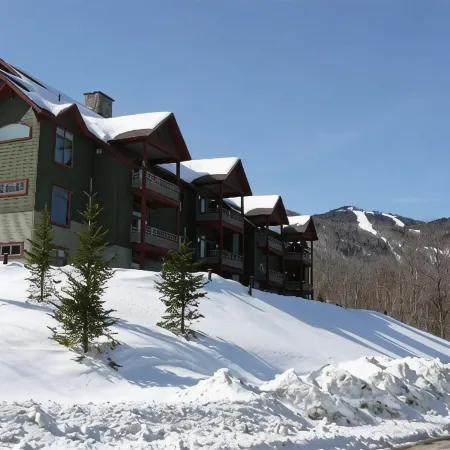 Luxury 3BR/3BA Ski On/Off Lodges Bear Mountain Near Sunrise Chair Killington.