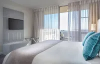 Lagoon Beach Hotel & Spa - parking