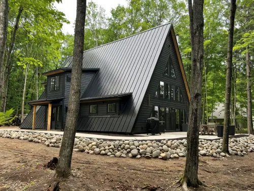 Scenic 3-bedroom Aframe with WiFi and AC on Three Lakes Chain