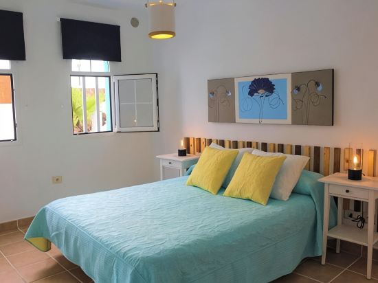 Privilege Bay- Villa Delhi-sea view and natural park view. Beach front location.