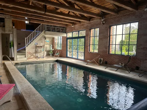 Le Château de Failloux, Piscine intérieure - bar