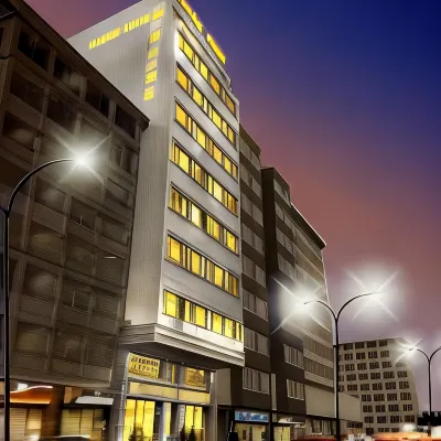 Lander Inn Hotels near Dragon Centre