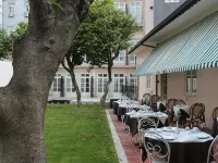 GRANDE HOTEL PARIS by STAY HOTELS Отели рядом с достопримечательностью «Церковь кармелитов»