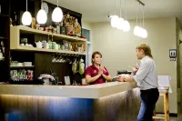 Sinsuvarn Airport Suite Hotel - bar