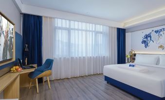 Kyriad Hotel (Weihai Xingfumen Weigao Square)