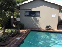 Carrington Guest House - Pool