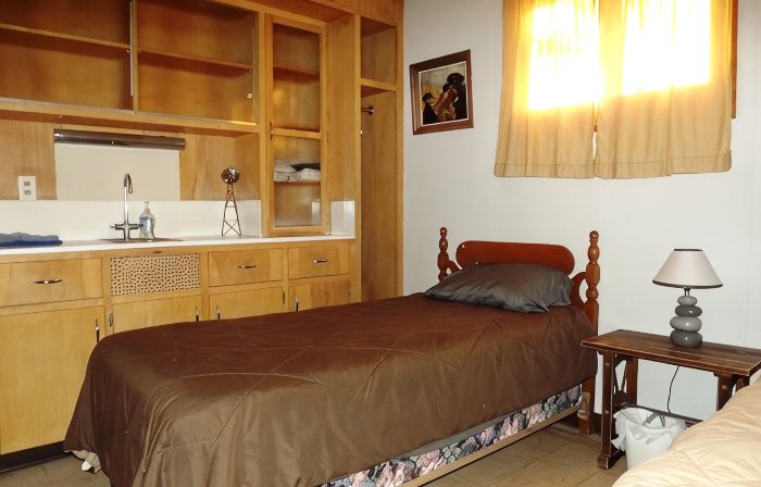 SPACIOUS 6-BEDROOM SINGLE LEVEL LODGE IN MEDINA, WIFI, AC, PARKING LOT, GARAGE