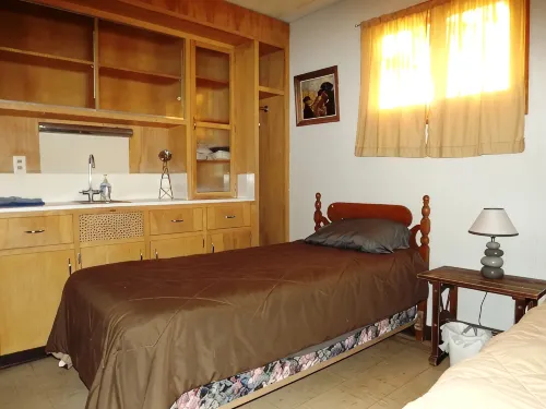 SPACIOUS 6-BEDROOM SINGLE LEVEL LODGE IN MEDINA, WIFI, AC, PARKING LOT, GARAGE