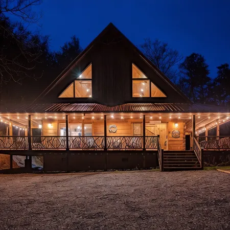 Cabin With Views, Hot Tub, Minutes From Downtown, Bryson City NC