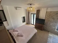 Architect-designed villa Le Panda Blanc. Nature and absolute calm. At the gateway to the Luberon - Villas