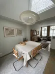 HAMILTONHOUSE, away from home but at home in the Bruges 'Unesco' center. - บังกะโล