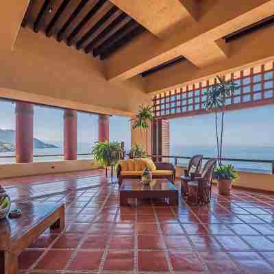 STUNNING 3 BR & 3BA SOUTH SHORE BEACHFRONT RESIDENCE! Others