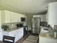 Charming 2-bedroom house in serene Conneaut Lake with AC, WiFi, large backyard - Wifi