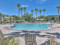5BR Retreat w/ Private Hot Tub & Community Pool! - ที่มีสระว่ายน้ำ