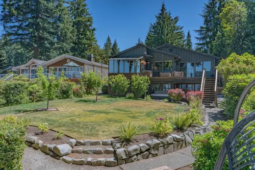 Private Beach in Little Norway, Hot Tub, 4000 sqft and more!