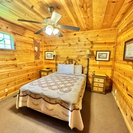 Gone With The Wind #47 New cabin to VRBO walking distance from courthouse square