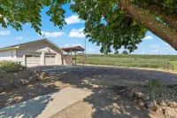 1910 Farmhouse- 4 BRs, Hot Tub, Fire Pits & Breathtaking Views – Perfect for 10 - 4-Star