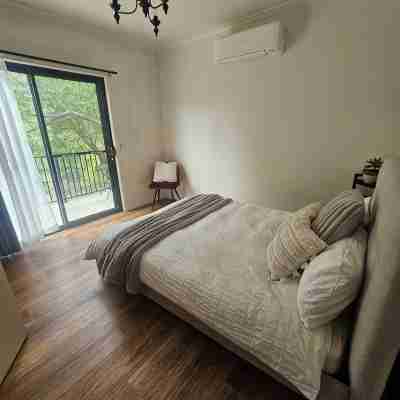 Hazy Hill Estate, a renovated Miners Cottage, surrounded by nature Rooms