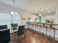 Perfect Background Hangout-Café Lit Patio, Bonfire, BBQ Grill-Near UF Stadium!