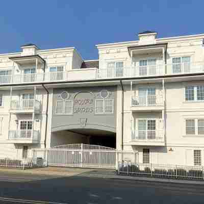 Beach Block Multilevel Townhouse Hotel Exterior