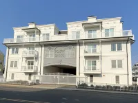 Beach Block Multilevel Townhouse - 2성급