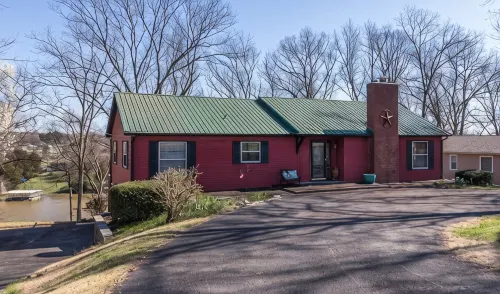 Enjoy fireside sunset & walk to movies, shops, restaurants!