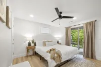 Willow – Lakefront Luxe w/ Resort Access on Table Rock Lake - 4-Star