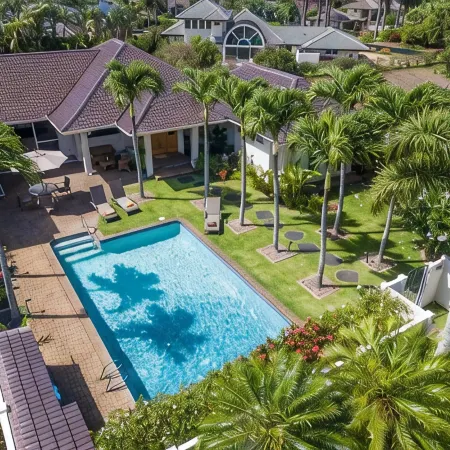 Luxury Home, A/C, Heated Pool, Gourmet Kitchen, 4BR 6 Bath, 3 Master Suites.