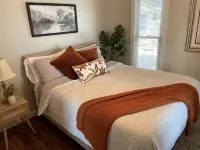 Awesome 3 Bedroom River Front Retreat right on the water! - Homestays