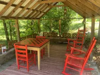 Baker's Cottage - Relax in this quiet mountain cottage by the creek. - Wifi