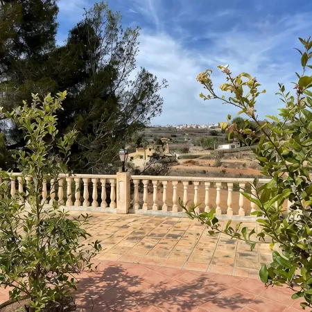 Private Pool, terrace vineyard views, BBQ, Table Tennis, 5 min car Beach/Town