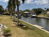 Fort Myers Renovated Luxury Waterfront 3 bed 3 bath with heated pool 이오나 호텔